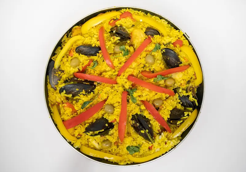 Paella, biryani y una mesa para compartir