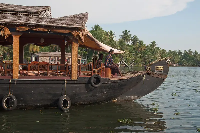 Kerala: backwaters, playa y ayurveda